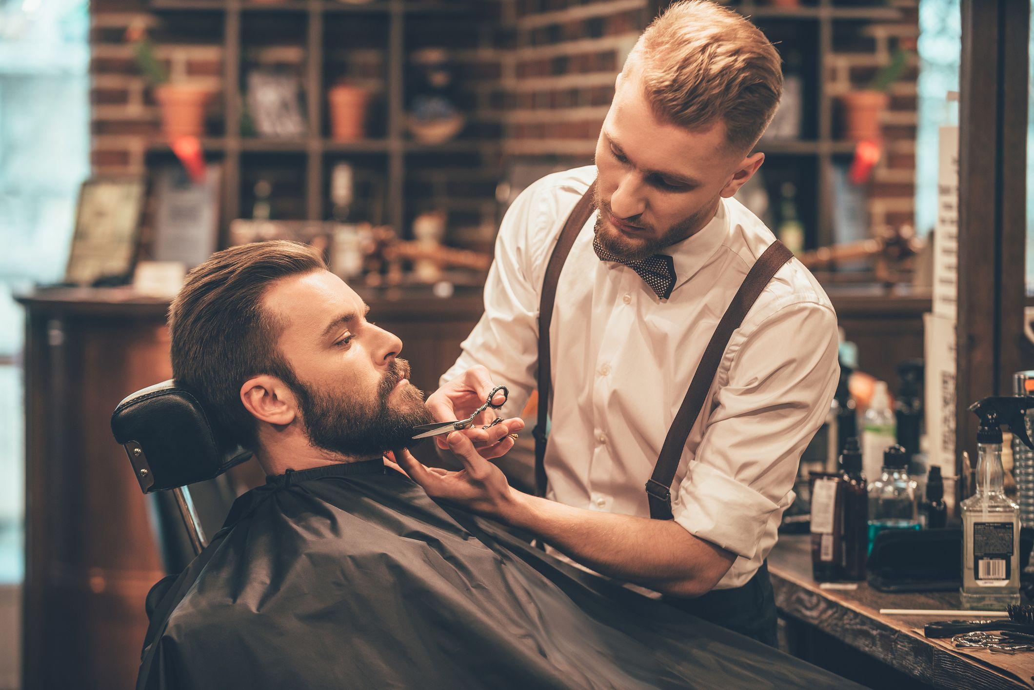 Your Signature Style: Expert Men's Haircuts at Upthire